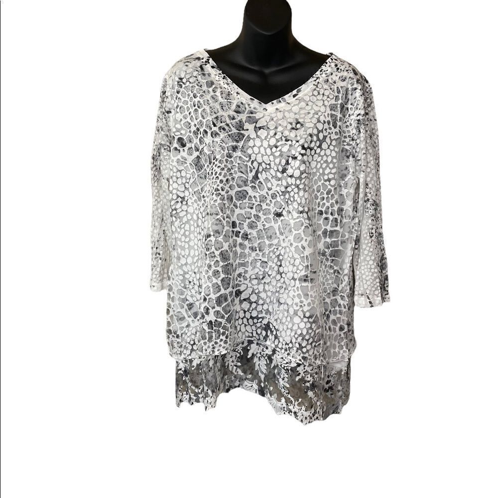 ‎Sheer Overlay Top with 3/4 Sleeve